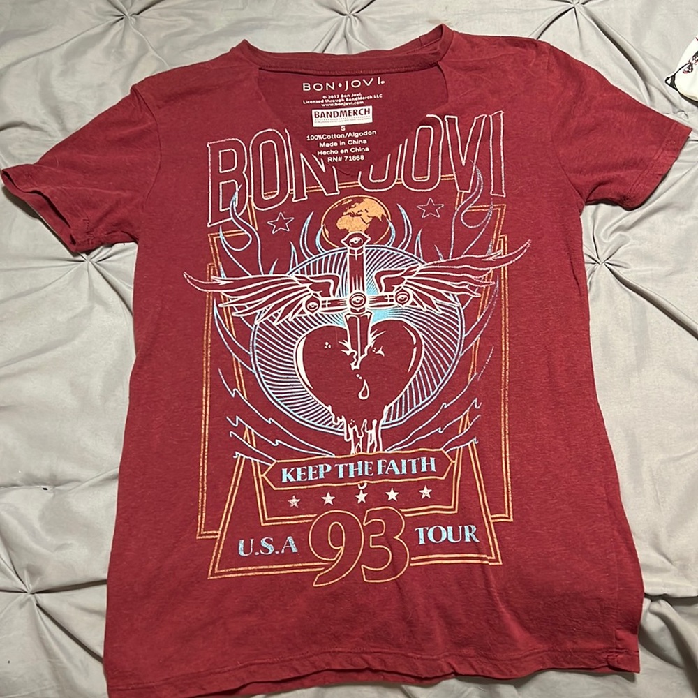 Bon jovi size small tee